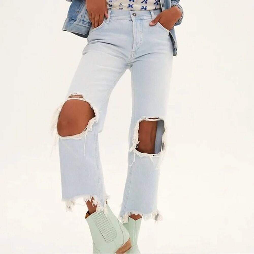 We The Free Jeans Maggie Mid Rise 26 Light Wash Straight Distressed Button Fly